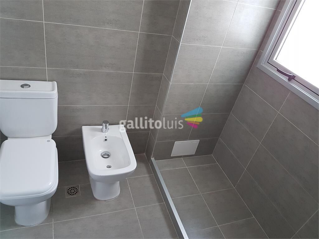 Amplios Apartamentos De 2 Dormitorios Y Garage En El Centro