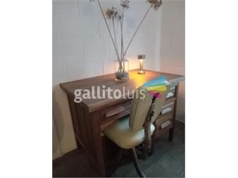 https://www.gallito.com.uy/escritorio-y-silla-de-roble-antiguo-productos-26070434