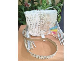 https://www.gallito.com.uy/cartera-dama-en-cuero-productos-27387005