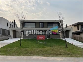 https://www.gallito.com.uy/venta-casa-con-3-dormitorios-en-barrio-parques-ph-inmuebles-25884431