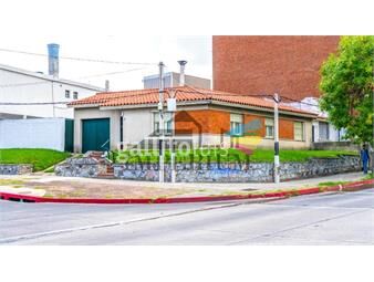 https://www.gallito.com.uy/venta-espectacular-casa-3-dormitorios-garage-patio-buceo-inmuebles-20960592