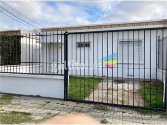https://www.gallito.com.uy/casa-al-frente-con-cochera-jardin-y-patio-con-parrillero-inmuebles-24329022