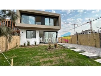 https://www.gallito.com.uy/venta-casa-san-nicolas-a-estrenar-excelentes-term-fondo-inmuebles-25877731