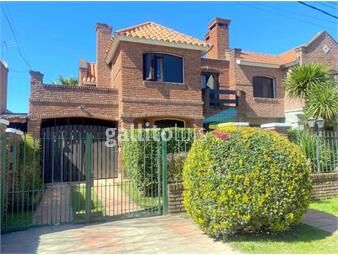 https://www.gallito.com.uy/el-pinar-barrio-jardin-4-dorm-3-baños-garage-parrillero-inmuebles-26052299