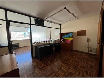 https://www.gallito.com.uy/alquile-oficina-en-ciudad-vieja-a-50-metros-de-plaza-matriz-inmuebles-26345906