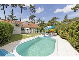 https://www.gallito.com.uy/encantadora-propiedad-con-piscina-en-zona-residencial-inmuebles-19896718
