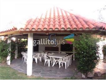 https://www.gallito.com.uy/calida-y-confortable-casa-con-una-ubicacion-privilegiada-inmuebles-19065452