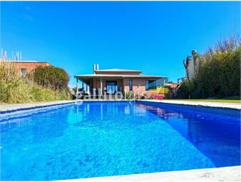 https://www.gallito.com.uy/confortable-con-piscina-y-de-bajada-a-la-playa-directa-inmuebles-20655898