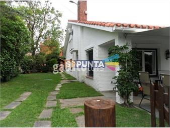 https://www.gallito.com.uy/casa-ubicada-en-playa-mansa-6-dormitorios-inmuebles-22980357
