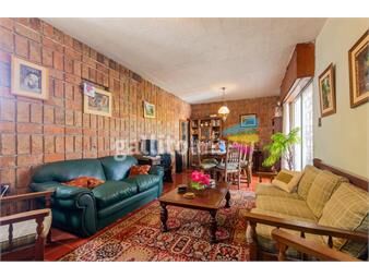https://www.gallito.com.uy/venta-casa-4-dormitorios-malvin-montevideo-a-1-cuadra-de-av-inmuebles-23501545