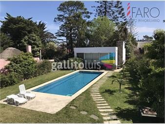 https://www.gallito.com.uy/casa-en-mansa-4-dormitorios-con-piscina-y-barbacoa-inmuebles-23304030