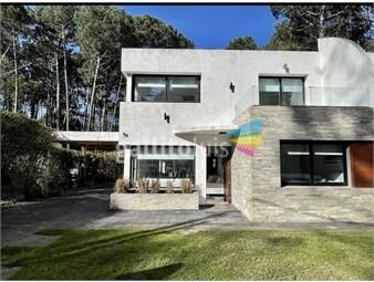 https://www.gallito.com.uy/venta-casa-4-dormitorios-3-baños-piscina-complejo-sola-inmuebles-24445710