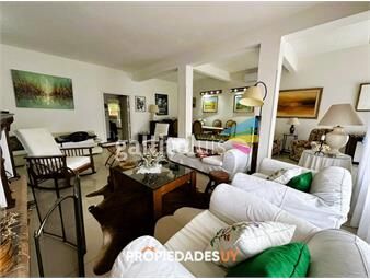 https://www.gallito.com.uy/casa-en-venta-4-dormitorios-playa-mansa-a-250-metros-del-inmuebles-24619507