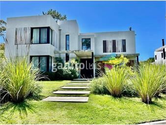 https://www.gallito.com.uy/venta-espectacular-casa-en-el-exclusivo-barrio-privado-la-inmuebles-24926592