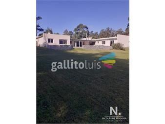 https://www.gallito.com.uy/venta-casa-de-4-dormitorios-en-la-barra-con-pileta-inmuebles-24987994