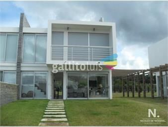 https://www.gallito.com.uy/venta-de-hermosa-casa-3-dormitorios-3-baãos-1-suite-en-c-inmuebles-25035518