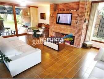 https://www.gallito.com.uy/casa-en-venta-playa-mansa-3-dormitorios-inmuebles-25085198
