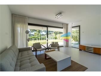 https://www.gallito.com.uy/apartamento-de-2-dormitorios-en-crystal-views-solana-cry-inmuebles-25234152