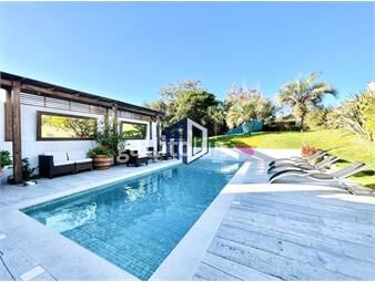 https://www.gallito.com.uy/moderna-casa-de-5-dormitorios-y-piscina-climatizada-frente-inmuebles-24932106