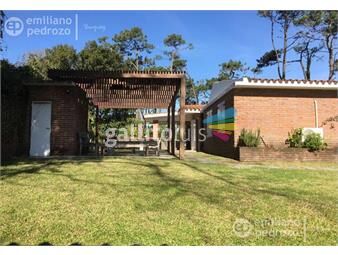 https://www.gallito.com.uy/venta-casa-3-dormitorios-y-dependencia-playa-mansa-punta-d-inmuebles-24122002