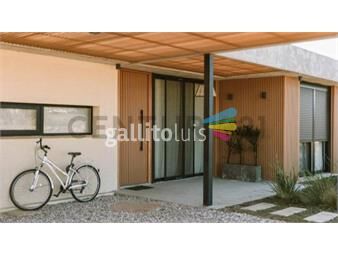 https://www.gallito.com.uy/casa-de-4-dormitorios-con-piscina-en-barrio-privado-la-juana-inmuebles-24053172