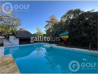 https://www.gallito.com.uy/venta-de-casa-de-5-dormitorios-servicio-con-piscina-y-bar-inmuebles-24867784