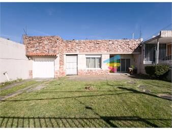 https://www.gallito.com.uy/venta-casa-3-dorm-garage-gran-patio-p-castellanos-inmuebles-25519244