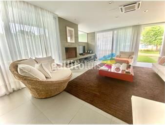 https://www.gallito.com.uy/casa-en-venta-de-5-dormitorios-en-mansa-punta-del-este-inmuebles-21708262