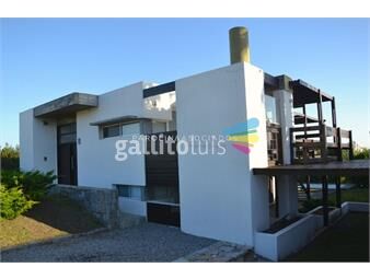 https://www.gallito.com.uy/casa-en-venta-con-jardã­n-y-piscina-en-el-chorro-punta-del-inmuebles-19492029