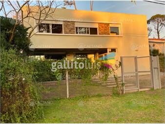 https://www.gallito.com.uy/casa-en-alquiler-anual-temporal-4-dormitorios-playa-mansa-inmuebles-25951800