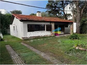 https://www.gallito.com.uy/venta-casa-en-la-mejor-ubicaciã³n-de-playa-mansa-a-metros-d-inmuebles-25928105