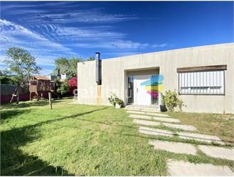 https://www.gallito.com.uy/venta-en-el-pinar-3-dormitorios-proxima-a-playa-inmuebles-25828331