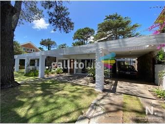 https://www.gallito.com.uy/en-zona-residencial-a-metros-de-playa-mansa-inmuebles-24990239