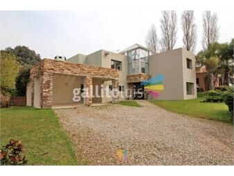 https://www.gallito.com.uy/venta-gran-casa-4-dormitorios-altos-de-la-tahona-inmuebles-26041482