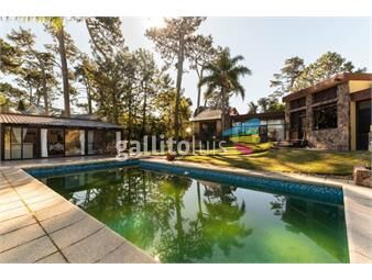 https://www.gallito.com.uy/venta-espectacular-casa-en-playa-mansa-inmuebles-25807604