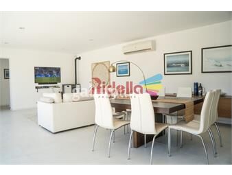 https://www.gallito.com.uy/casa-en-alquiler-anual-ubicada-en-playa-mansa-de-3-dormitor-inmuebles-26059415