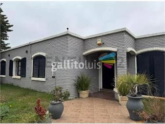 https://www.gallito.com.uy/venta-casa-2-dormitorios-con-piscina-cerca-de-rambla-en-e-inmuebles-26070726