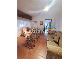 https://www.gallito.com.uy/hermosa-casa-en-dos-plantas-proxima-al-centro-2-terrazas-inmuebles-24987193