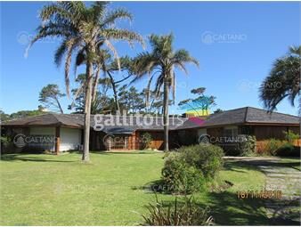 https://www.gallito.com.uy/gran-casa-a-metros-del-mar-espacios-generosos-y-excelente-c-inmuebles-20135600