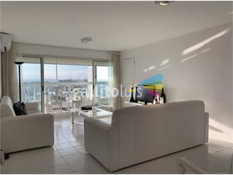 https://www.gallito.com.uy/oportunidad-en-venta-playa-mansa-2-dormitorios-y-servicio-inmuebles-24779121