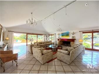 https://www.gallito.com.uy/vende-y-alquila-gran-casa-de-5-dormitorios-en-playa-mansa-inmuebles-23933036