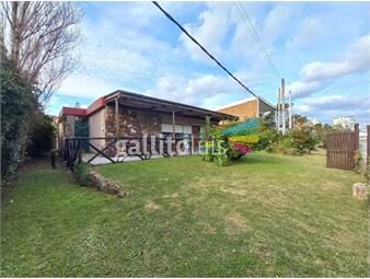 https://www.gallito.com.uy/casa-a-pocos-metros-del-mar-en-playa-mansa-3-dormitorios-inmuebles-24308182