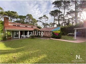 https://www.gallito.com.uy/vende-chalet-tres-dormitorios-dos-baãos-y-dormitorio-y-b-inmuebles-26139546