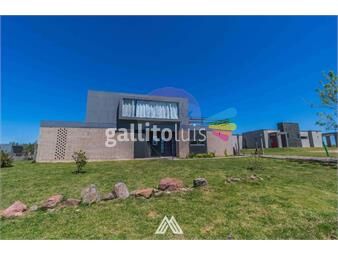 https://www.gallito.com.uy/venta-casa-3-dormitorios-3-baños-piscina-con-renta-inmuebles-26146909