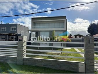 https://www.gallito.com.uy/casa-lagomar-estrenar-frente-al-mar-3-plantas-4-dor-piscina-inmuebles-25573379