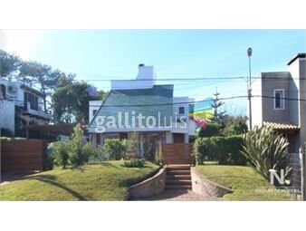 https://www.gallito.com.uy/casa-en-venta-en-playa-brava-a-solo-100-mts-del-mar-4-dorm-inmuebles-23759284