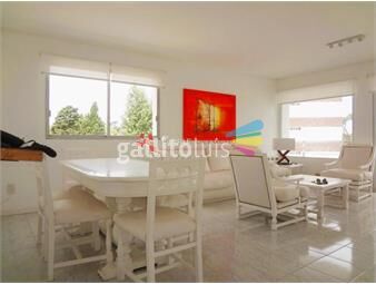 https://www.gallito.com.uy/venta-playa-mansa-esquinero-de-3-dormitorios-primera-l-inmuebles-22584923