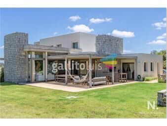 https://www.gallito.com.uy/vende-impecable-casa-de-2-plantas-con-3-dormitorios-en-suit-inmuebles-25720077