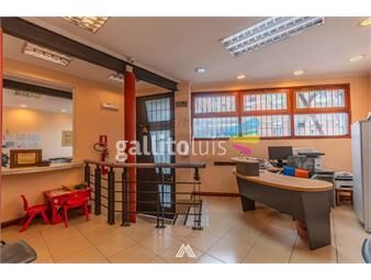 https://www.gallito.com.uy/venta-casa-6habitaciones-tres-cruces-ideal-empresa-inmuebles-26147620