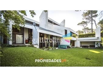 https://www.gallito.com.uy/excelente-casa-de-4-dormitorios-en-playa-mansa-ideal-para-inmuebles-26326625